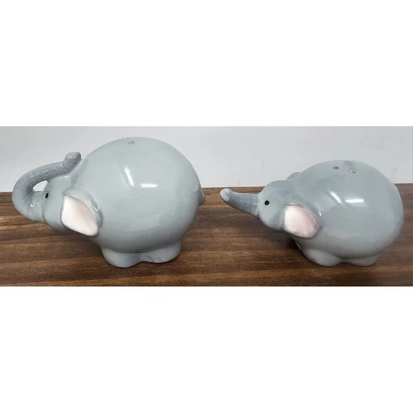Adorable Mom & Baby Elephant Ceramic Salt Pepper Shakers Trunks Up Round Body - Picture 4 of 7